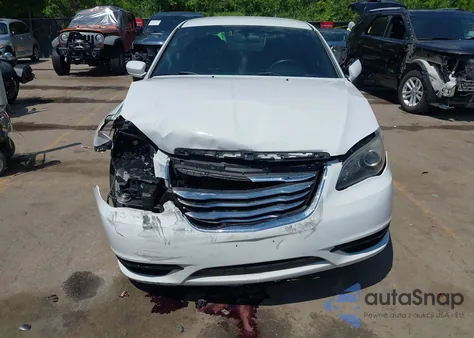2014 Chrysler 200 Touring z USA, uszkodzony, nr VIN 1C3CCBBG9EN152089